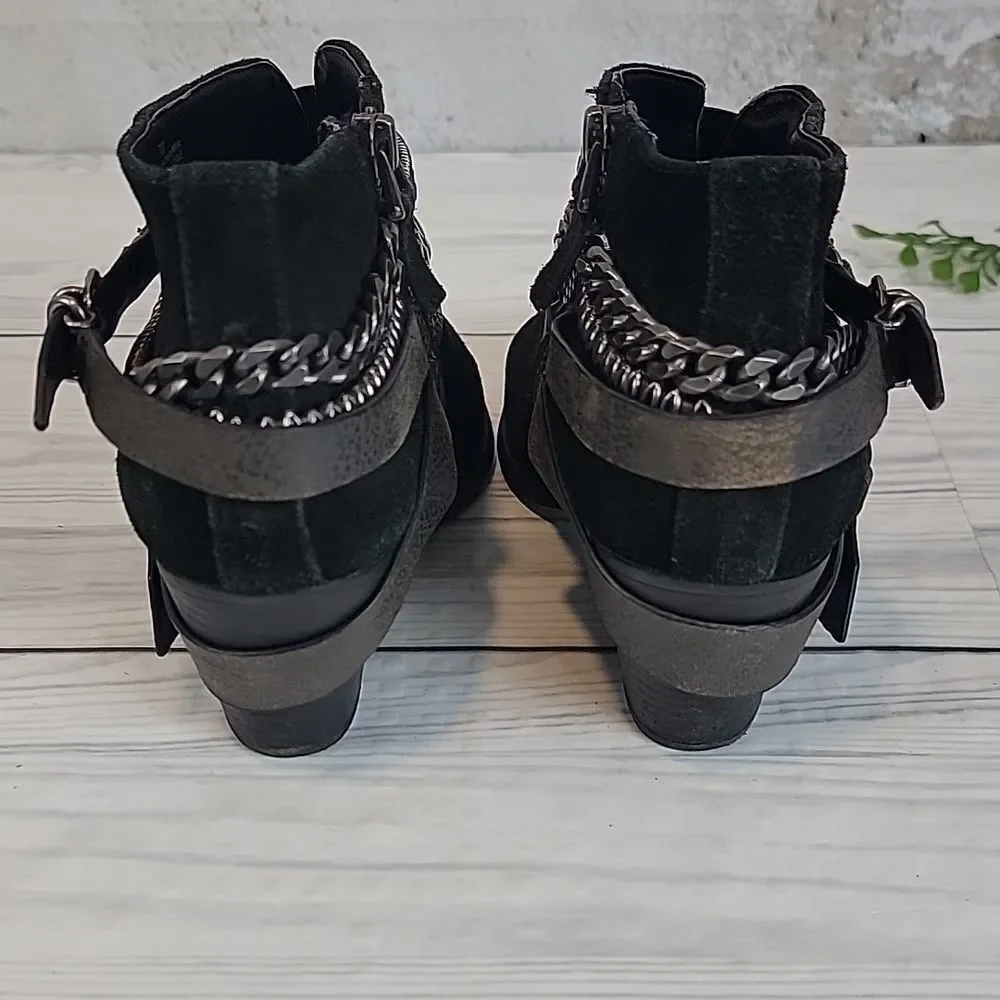 Trouve' Bristol Black Leather Ankle Boots with Chain Detail Womens Size 7M